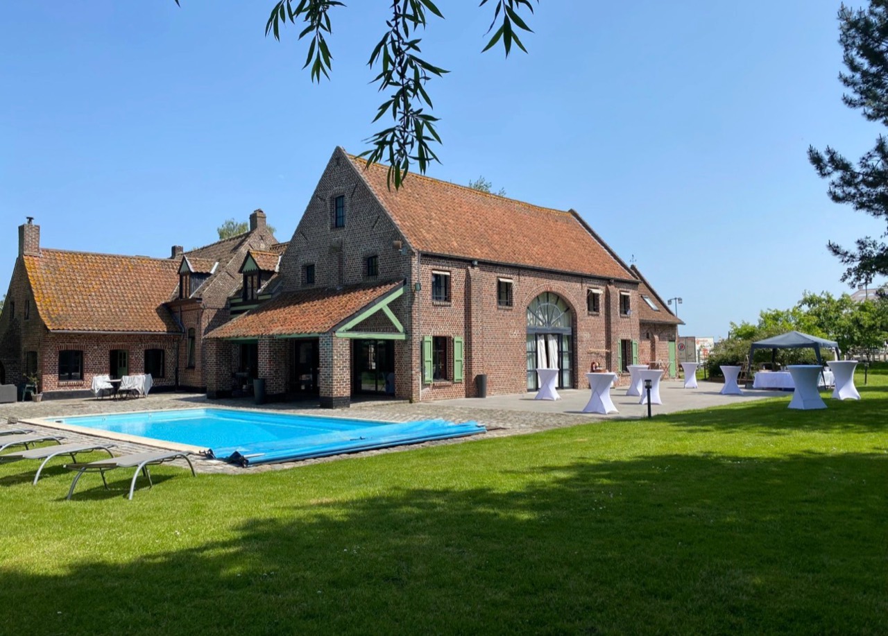 Domaine avec piscine